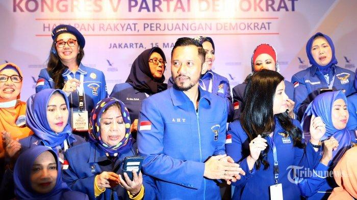 Ketua Umum Partai Demokrat Periode 2020-2025 Agus Harimurti Yudhoyono (AHY) bersama Istrinya Annisa Pohan usai Kongres V Partai Demokrat di Jakarta Convention Center (JCC) Senayan, Jakarta, Minggu (15/3/2020). ANY resmi menjadi Ketua Umum Partai Demokrat periode 2020-2025 setelah dipilih secara aklamasi dalam Kongres V Partai Demokrat untuk menggantikan Susilo Bambang Yudhoyono.
