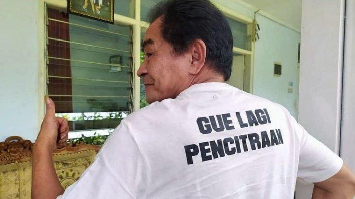 Bupati Banjarnegara, Budhi Sarwono berkunjung ke panti sosial setelah kantor dan rumah dinasnya digeledah KPK.