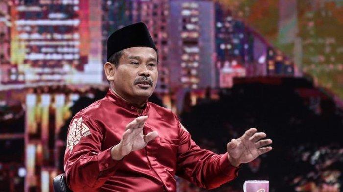 Calon presiden fiktif nomor 10, Nurhadi tampil di acara live Rosi di Studio Kompas TV di Menara Kompas, Palmerah, Jakarta Barat, Kamis (10/1/2019). Nurhadi bersama Aldo, merupakan pasangan capres-cawapres fiktif yang hadir di tengah persaingan pilpres 2019.