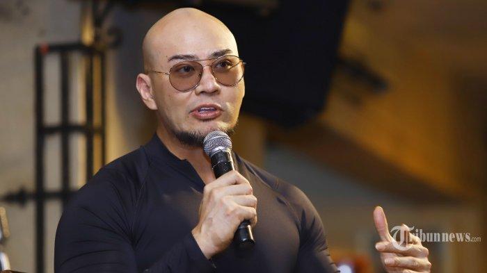 Deddy Corbuzier menceritakan dirinya terpapar Covid-19 dan melalui badai sitokin.