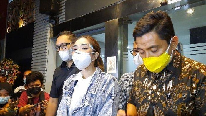 Gisel seusai diperiksa pada hari Jumat, 8 Januari 2021