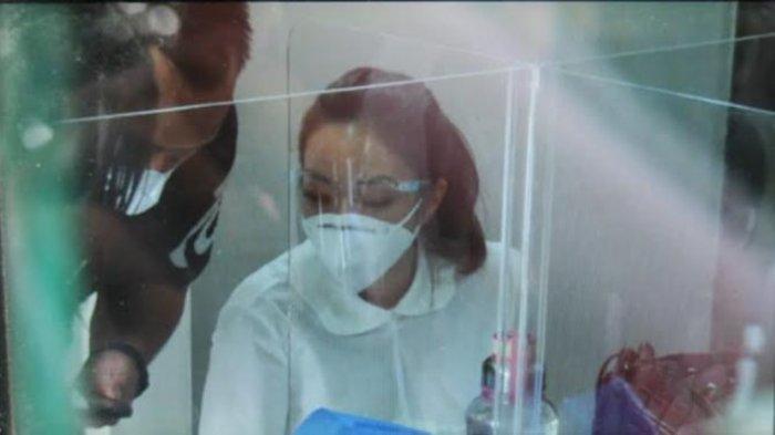 Artis Gisella Anastasia (GA) alias Gisel memenuhi panggilan untuk diperiksa sebagai tersangka terkait kasus video syur di Polda Metro Jaya, Jakarta, Jumat (8/1/2021).
