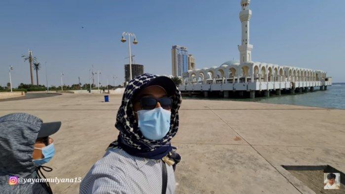 Alman Mulyana di Masjid Terapung