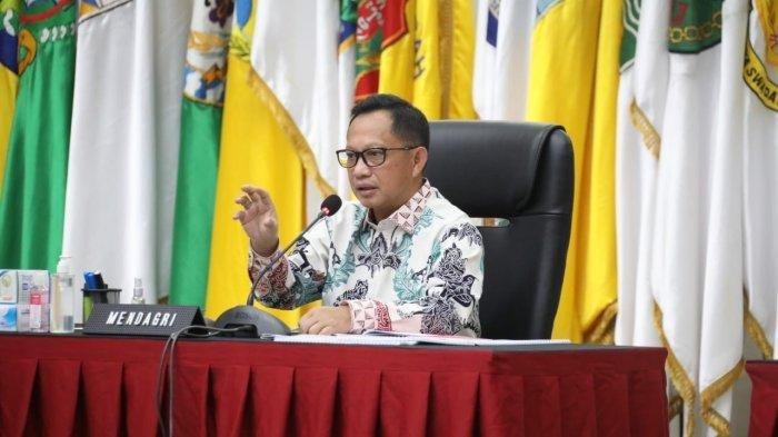 Mendagri Tito Karnavian di Rapat Koordinasi Gubernur dan Bupati/Wali Kota terkait peran gubernur sebagai wakil pemerintah pusat dan percepatan penegasan batas daerah, di Kantor Kemendagri, Jakarta, Jumat (30/4/2021).