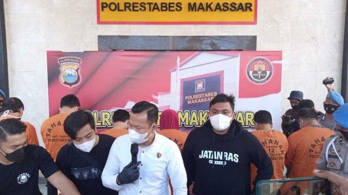 Polrestabes Makassar mengelar kasus penculikan seorang sopir taksi online di Makassar yang didalangi seorang wanita pengusaha di Jakarta, Senin (30/8/2021).