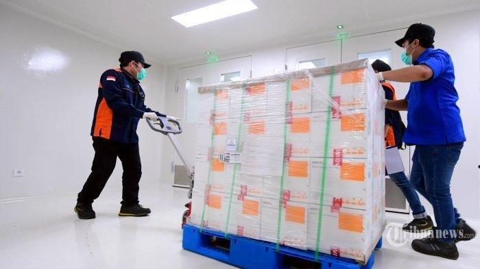 Vaksin Covid-19 buatan Sinovac tiba di Kantor Pusat Bio Farma, Bandung, Senin (7/12/2020). Vaksin asal Cina tersebut tiba di Indonesia melalui terminal cargo Bandara Internasional Soekarno-Hatta pada Minggu (6/12/2020) malam.