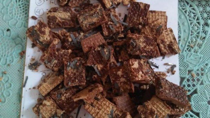 Wafer yang berisi benda tajam berupa potongan silet dan isi staples beredar di Jember, diberikan pada anak-anak.