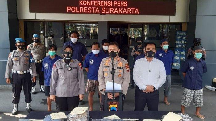 Wakapolresta Solo AKBP Gatot Yulianto memberikan keterangan pers kasus dugaan tindak pidana kekerasan di Mapolresta Solo, Jawa Tengah, Senin (9/8/2021).
