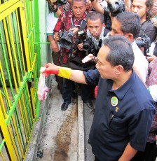 Warga Sekitar Medan Zoo Manfaatkan Momen Tahun Baru