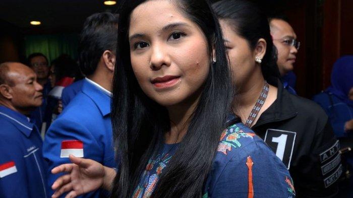 Annisa Pohan usai menghadiri acara Indonesia Untuk Semua dari partai Demokrat di Jakarta Convention Center, Jakarta, Selasa (7/2/2017). Susilo Bambang Yudhoyono akan menyampaikan pidato politik dalam rangkaian Dies Natalies ke 15 partai Demokrat yang diawali Rapimnas.