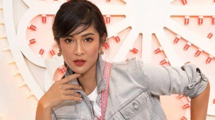 Artis Dian Sastro