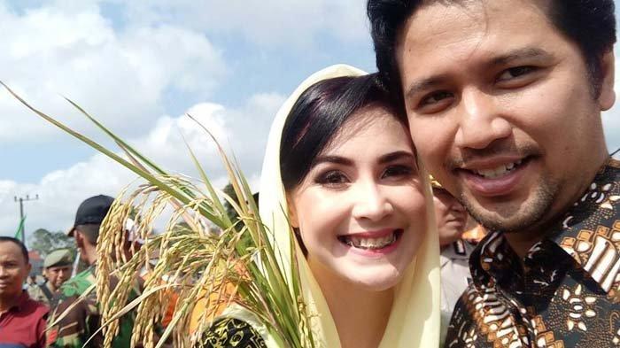 Arumi Bachsin dan suaminya Wakil Gubernur Jatim Emil Dardak