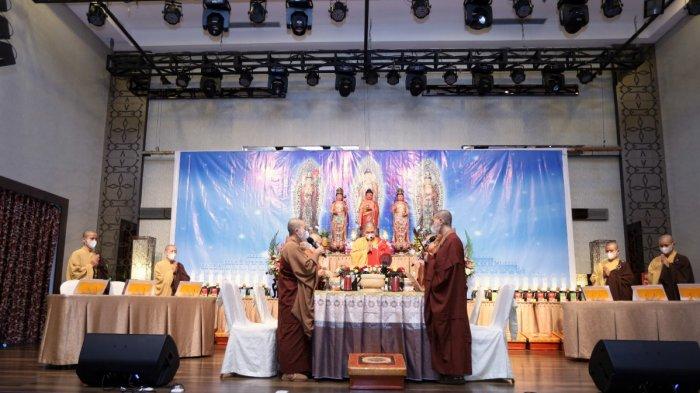 Kolaborasi dari 4 vihara di kota Medan yaitu Mettayana Buddhist Center, Mahapajapati Buddhist Center, Vihara Buddha, dan Vihara Citta Kusala Kshanti mengadakan Upacara Pelimpahan Jasa-Cheng Beng Bersama pada hari Jumat (2/4/2021) bertempat di Karibia Hotel, Medan.