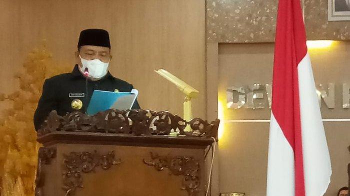Bupati Langkat, Terbit Rencana PA menyampaikan pidato saat Sidang Paripurna DPRD Langkat.