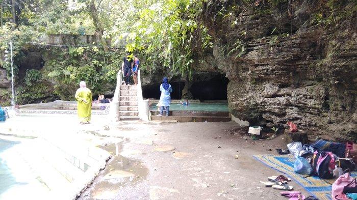 Cave And Hot Springs Goa Ergendang