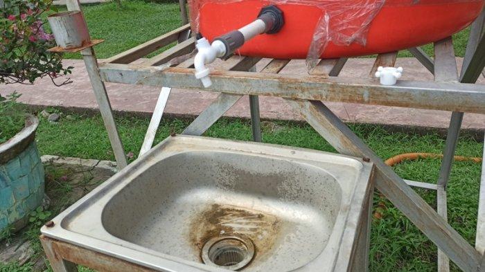KONDISI fasilitas cuci tangan di Lapangan Merdeka Medan yang rusak dan tidak bisa digunakan.