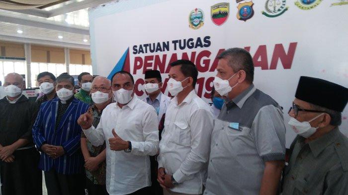 Gubernur Sumut Edy Rahmayadi saat diwawancarai usai memimpin sosialisasi vaksinasi kepada tokoh agama di Aula Tengku Rizal Nurdin, Jalan Sudirman Medan pada Jumat (5/3/2021).