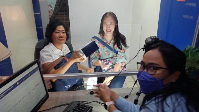 Peringati Hari Dharma Karya Dhika ke-76 Tahun 2021, Kantor Imigrasi Kelas I Khusus TPI Medan melaksanakan pelayanan publik khusus kepada pemohon layanan keimigrasian di Kota Medan dan sekitarnya khususnya pemohon paspor baru atau penggantian paspor, Senin (25/10/2021).