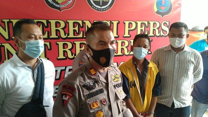 Kapolsek Percutseituan AKP Jan Piter Napitupulu memaparkan kasus pembunuhan, Senin (22/3/2021).