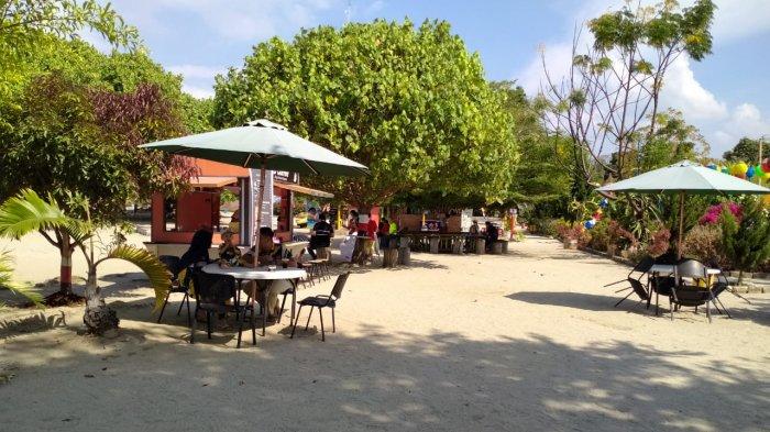 Keasrian dari objek wisata pantai ini amat sangat terjaga.