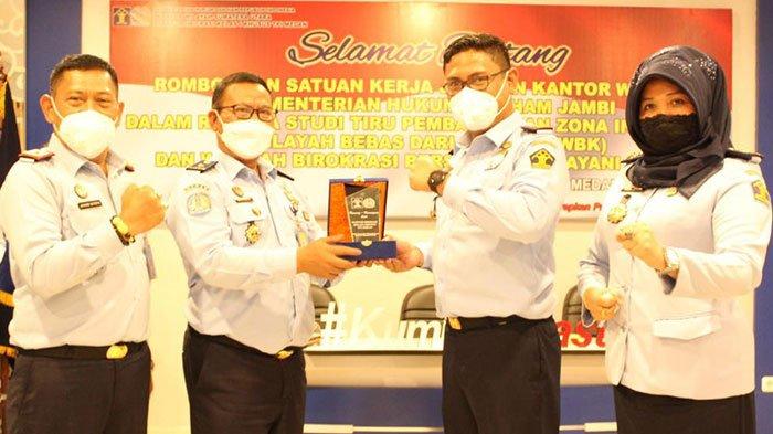 Rombongan satuan kerja jajaran kantor wilayah Kementrian Hukum dan Ham Jambi dalam rangka studi tiru pembangunan zona integritas wilayah bebas dari korupsi
