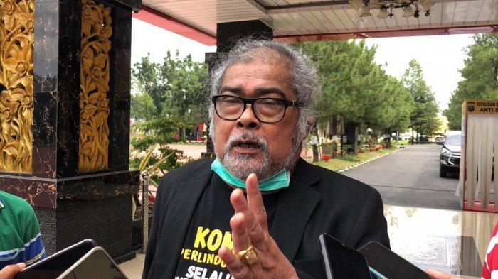 Ketua Komnas PA, Aris Merdeka Sirait ditemui usai beraudensi dengan Kapolda Sumut Irjen Pol Martuani Sormin, di Mapolda Sumut, Jalan Sisingamangaraja, Kota Medan, Senin (21/12/2020).