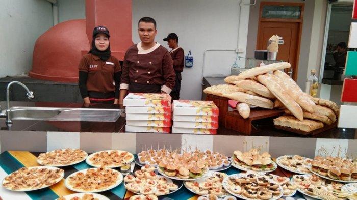 Pembukaan Kewin Kitchen yang beralamat di Jalan D.R Cipto Nomor 9 Kecamatan Medan Polonia, Jumat (6/12/2019).