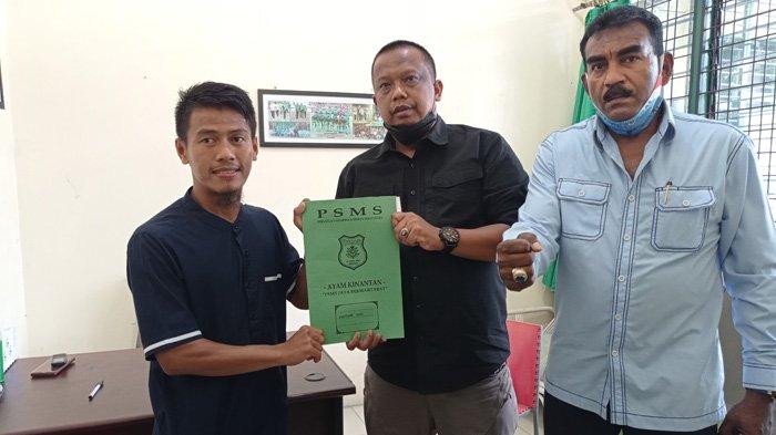 Ghozo menandatangani kontrak dengan PSMS Medan di Stadion Kebun Bunga, Rabu (24/3/2021)