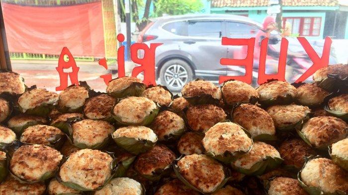Kue Bika Bakar Khas Sumatera Barat