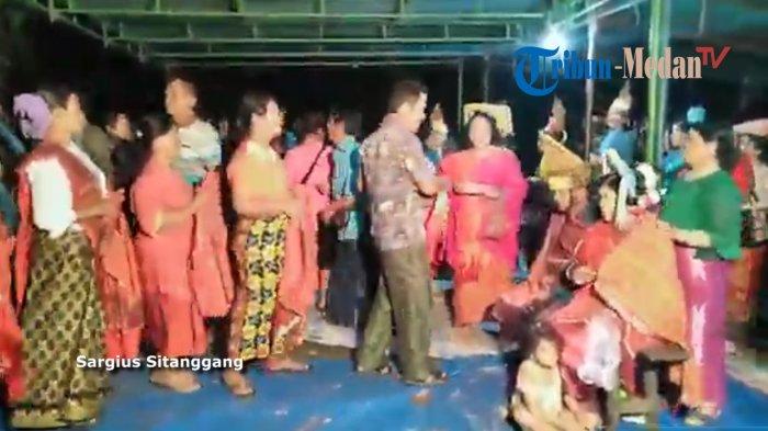 Mangulosi (Pesta Adat Batak) Pakai Lagu Entah Apa yang Merasukimu - Halaman all - Tribun Medan
