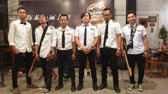 MIX Band, band yang kerap tampil di Masbrow cafe.