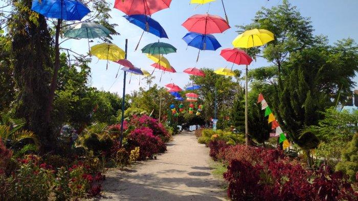 Pantai Batu Hoda yang berada di Cinta Dame, Kacamatan Simanindo, Kabupaten Samosir, Sumatera Utara.