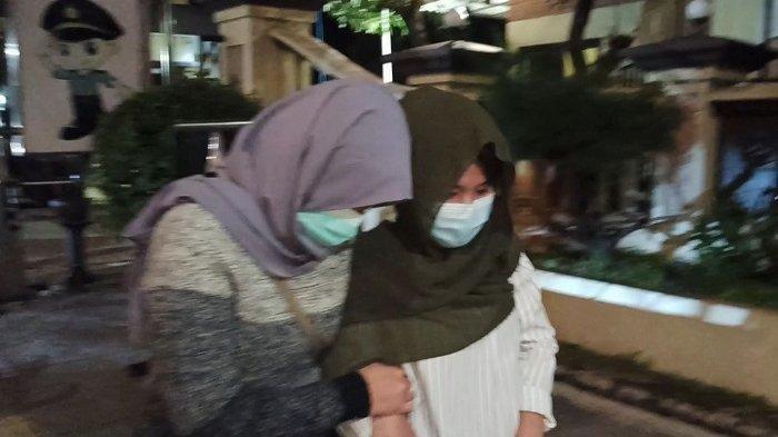 Perempuan yang mengaku jadi korban pelecehan bos melapor ke Mapolres Metro Jakarta Utara, Senin (1/3/2021).