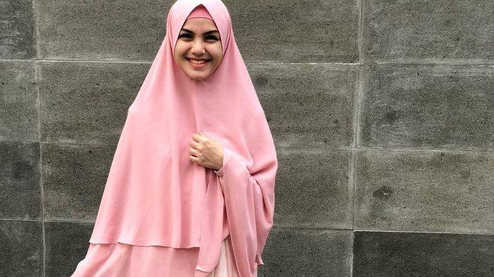 Pesinetron ini sindir telak pelakor yang rebut suaminya hingga perang dingin di mesdia sosial bongkar keburukan kleuarga sang janda