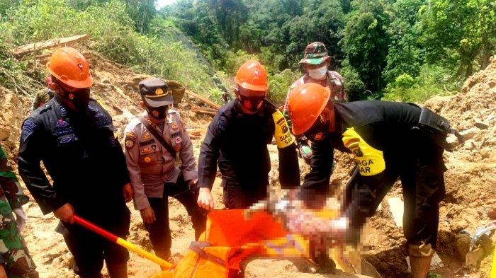 Petugas gabungan dari Brimob dan TNI menemukan potongan tubuh manusia berupa lengan tangan di lokasi longsor areal PLTA Batangtoru, Jumat (30/4/2021) kemarin.