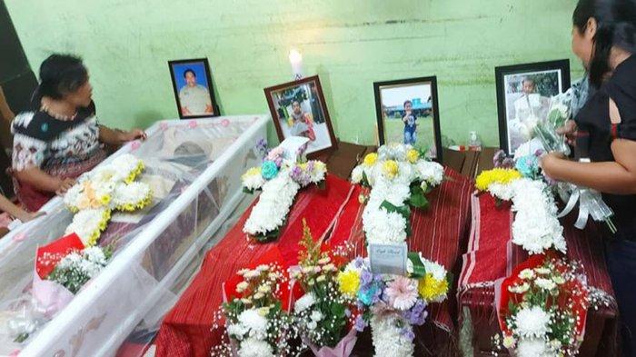 Peti jenazah Hotdiman Sidabutar dan tiga cucunya Viona Amsal dan Gibran dijejerkan di rumah duka
