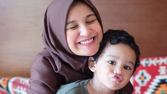 Shireen Sungkar dan Adam