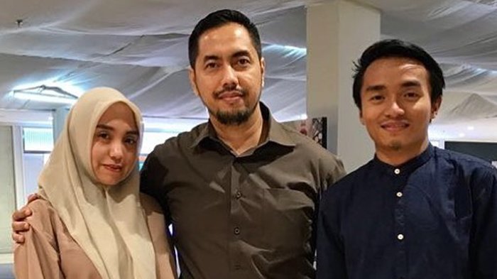 Sunan Kalijaga dan putrinya, Salfafina Khairunissa beserta calon menantunya.