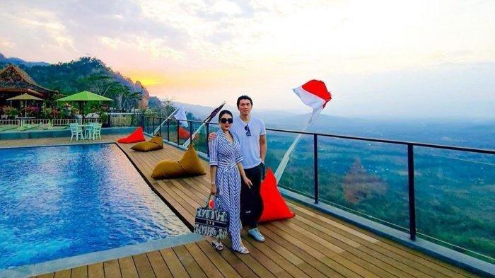 Potret liburan Syahrini dan Reino Barack