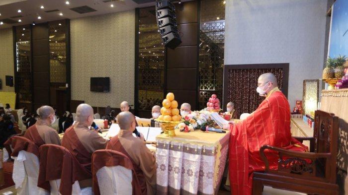 Kolaborasi dari 4 vihara di kota Medan yaitu Mettayana Buddhist Center, Mahapajapati Buddhist Center, Vihara Buddha, dan Vihara Citta Kusala Kshanti mengadakan Upacara Pelimpahan Jasa-Cheng Beng Bersama pada hari Jumat (2/4/2021) bertempat di Karibia Hotel, Medan.