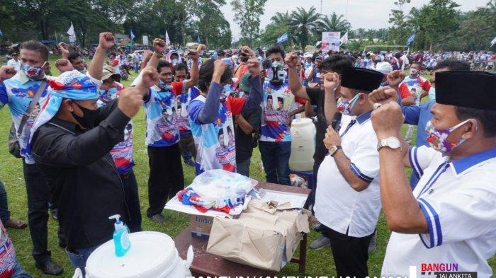Pasangan bakal calon (bacalon) Bupati-Wakil Bupati Simalungun Muhajidin Nur Hasim-Tumpak Siregar (Hasim-TPS) melantik Korcam dan Kordes di Lapangan Bola PTPN 3 Sei Mangkei, Kecamatan Bosar Maligas, Minggu (20/9/2020) kemarin.