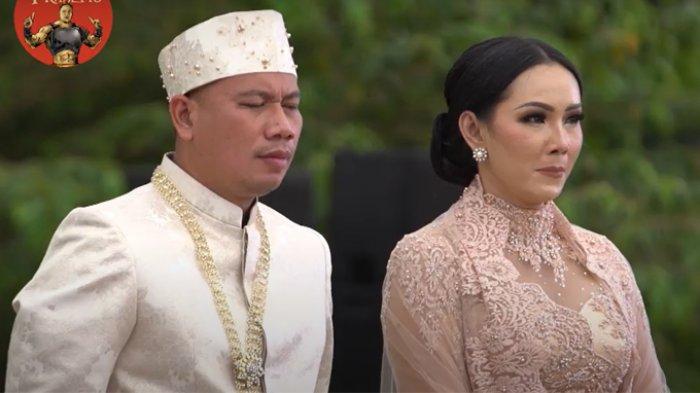 Tangkap layar Vicky Prasetyo dan Kalina Oktarani resmi menikah di The Lodge at Jagorawi Golf & Country Club yang berlokasi di kawasan Bogor, Jawa Barat, Sabtu (13/3/2021).