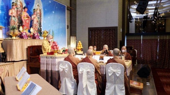 Kolaborasi dari 4 vihara di kota Medan yaitu Mettayana Buddhist Center, Mahapajapati Buddhist Center, Vihara Buddha, dan Vihara Citta Kusala Kshanti mengadakan Upacara Pelimpahan Jasa-Cheng Beng Bersama pada hari Jumat (2/4/2021) bertempat di Karibia Hotel, Medan.
