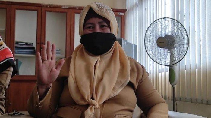 Wakil Direktur Administrasi Umum RSJ Prof. Ildrem, Dokter Siti Roilan Siregar saat diwawancara di kantornya, Senin (21/6/2021). (Tribun-medan.com/Goklas)