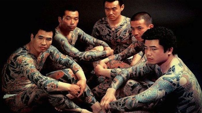 Gangster Yakuza. (anibee.tv)