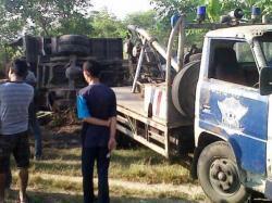 Mesin Mati Mendadak di Rel, Truk Disambar Kereta