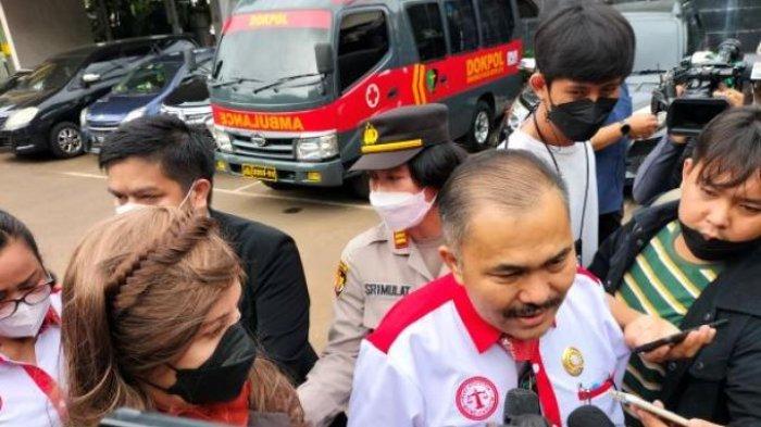 12 orang keluarga Brigadir J dan Kamaruddin Simanjuntak tiba di PN Jaksel, 25 Oktobe 2022