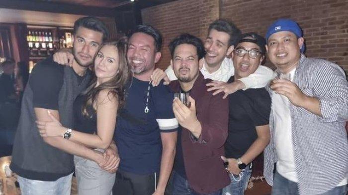 Adilla Dimitri unggah foto Wulan Guritno peluk pria lain
