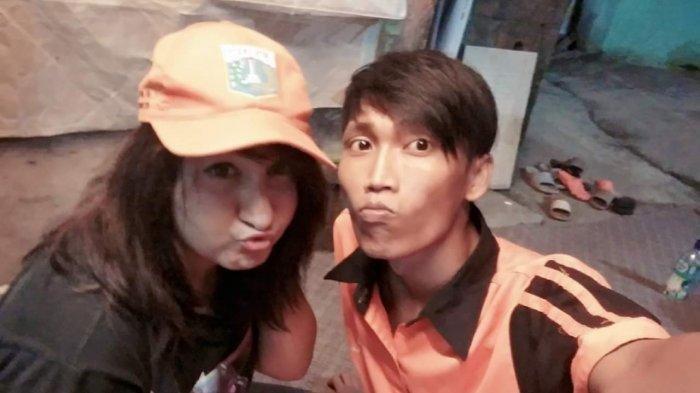 Arzum Balli bersama Awan berfoto bersama