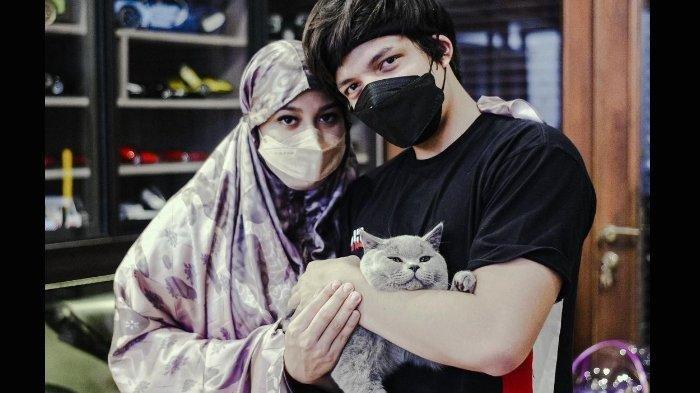 Aurel Hermansyah dan Atta Halilintar punya kucing baru.